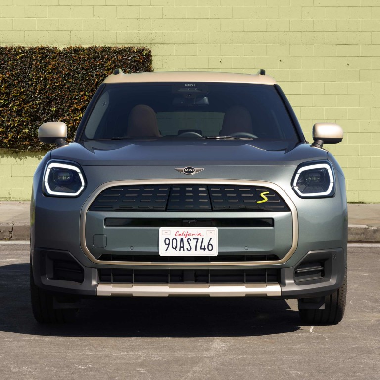 All-electric MINI Countryman – mosaic - exterior